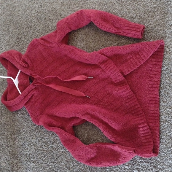 SIMPLY VERA PULL-OVER HOODIE SWEATER. VERY GOOD CONDITION. ANGLED BOTTOM FRONT- - Picture 1 of 8